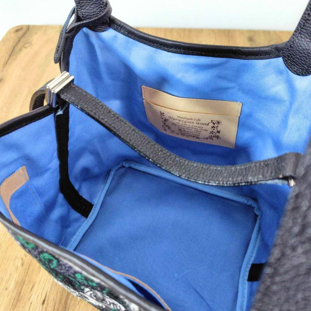 ミナペルホネン/2025rosyロージィーネイビ/牛革ブラックロックトート鍵