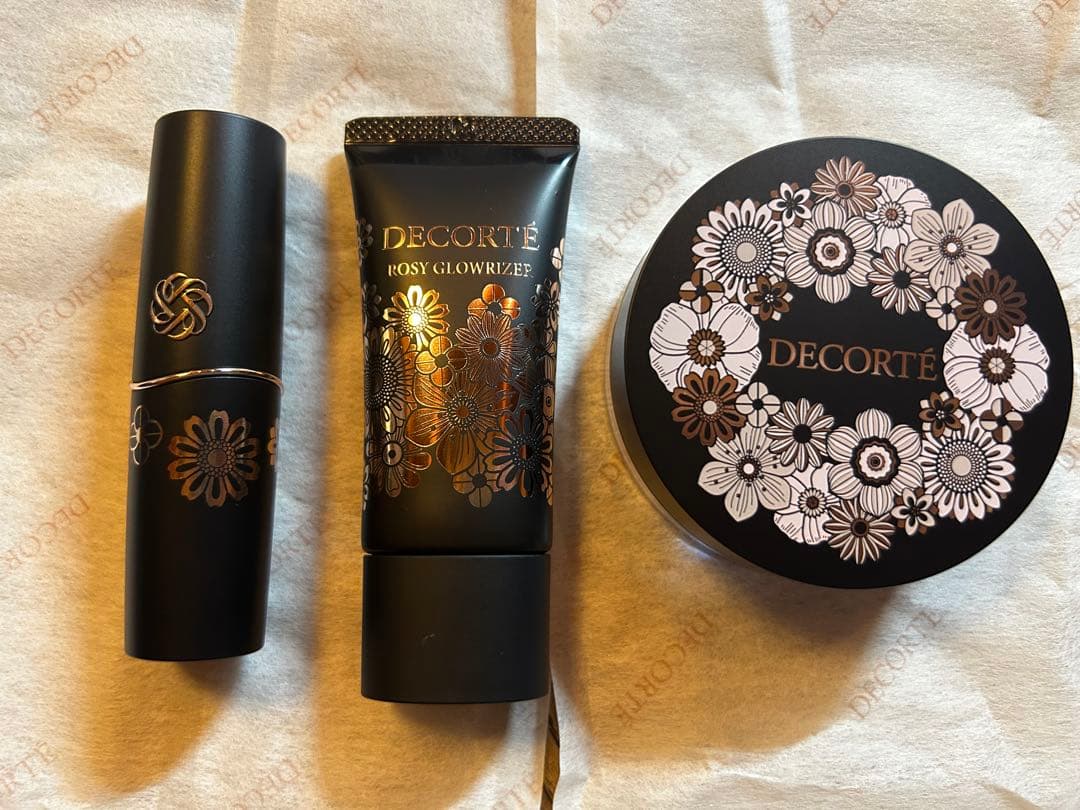 コスメデコルテ 2025 クリスマスコフレ コスメデコルテ×クリスマスコフレ2025】発売日＆予約日は？｜限定色