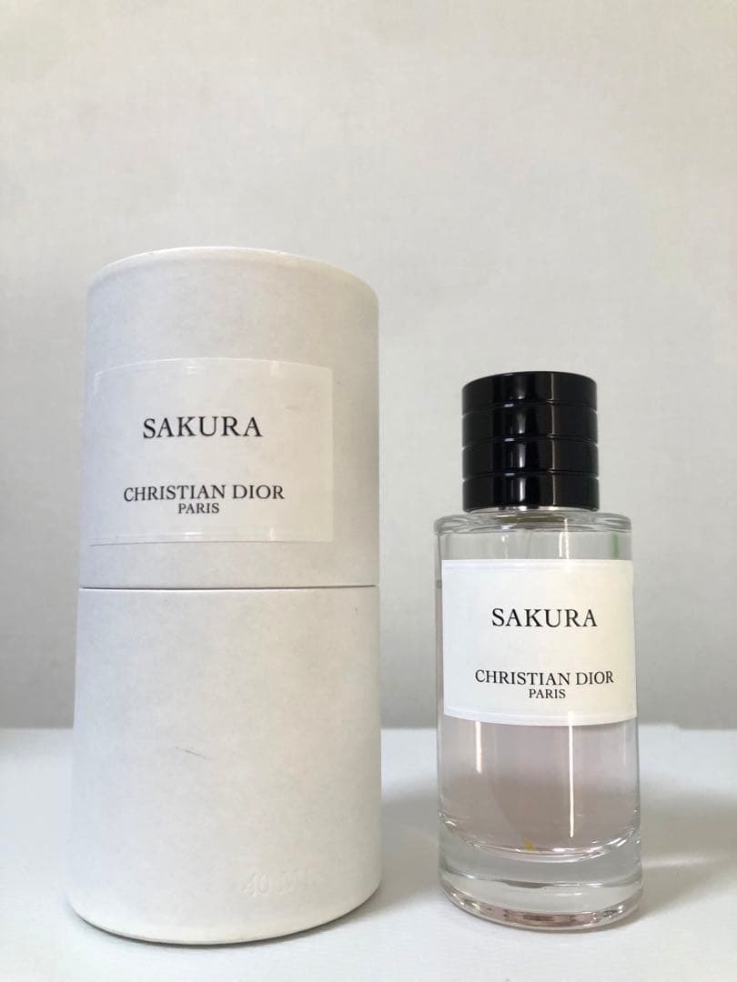 ディオール　メゾンクリスチャン　ディオール サクラ オードゥ　パルファン Sakura: floral unisex fragrance of Japanese inspiration | Dior US