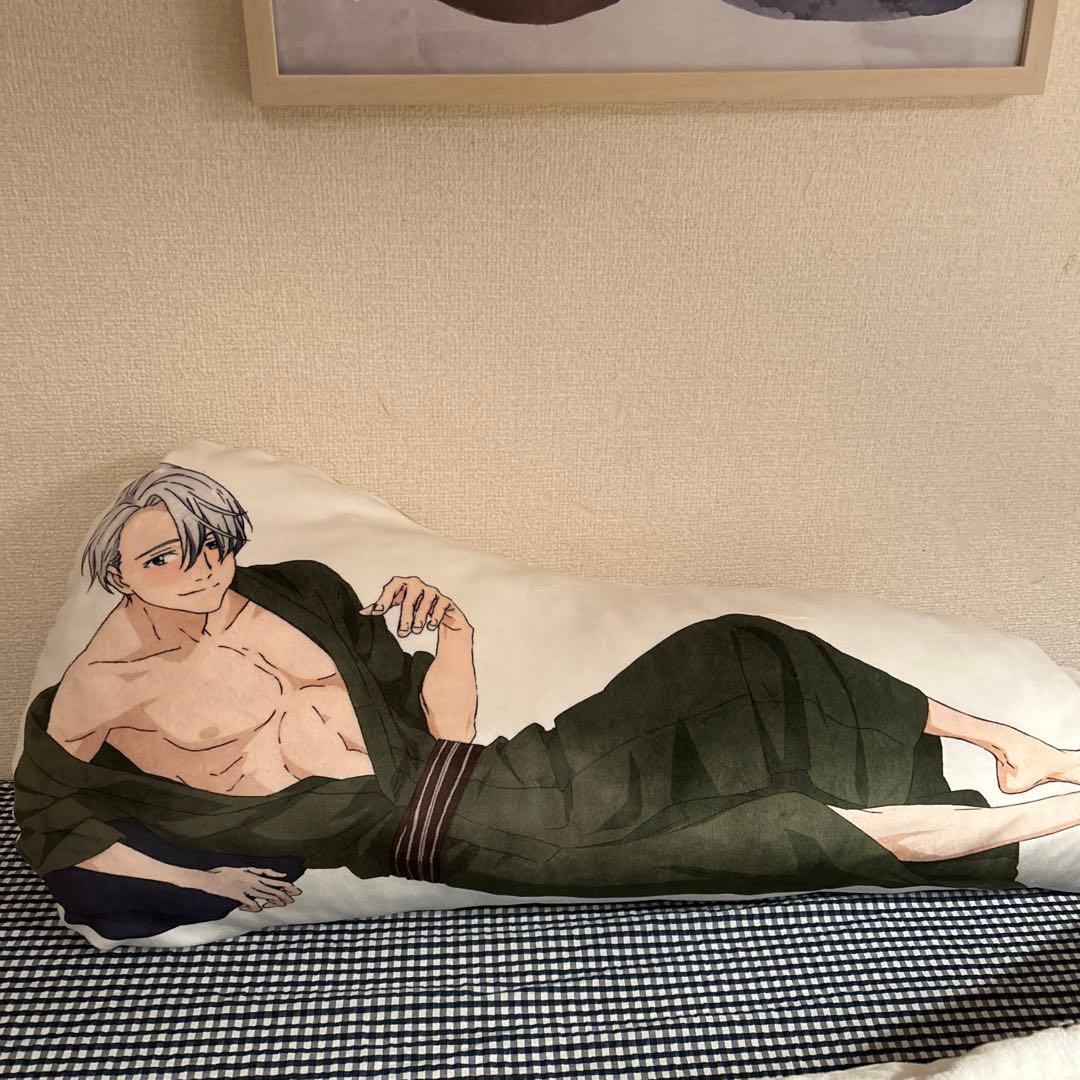 ユーリオンアイス ヴィクトル・ニキフォロフ 抱き枕 - メルカリ