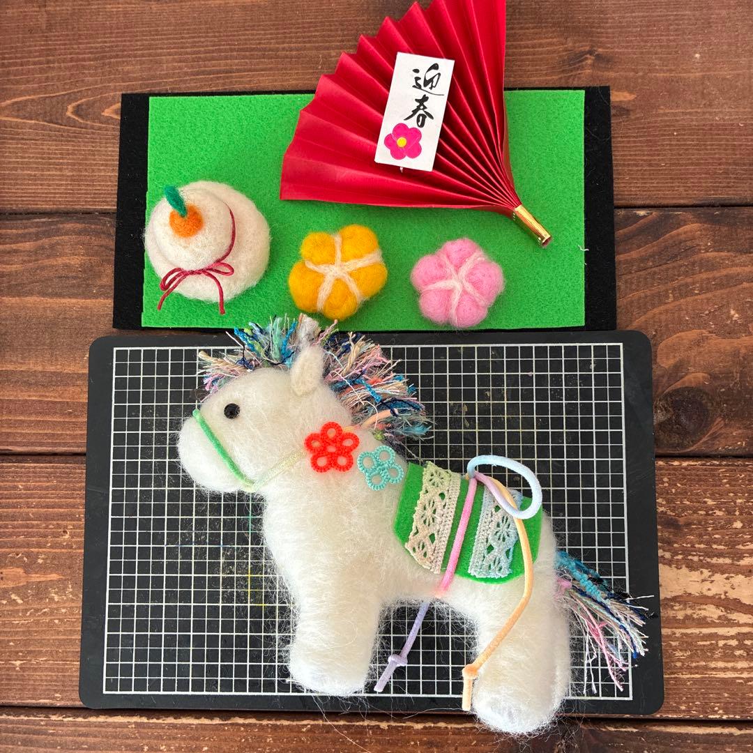 羊毛フェルト カラフルな干支 馬 お正月飾り ハンドメイド 大サイズ
