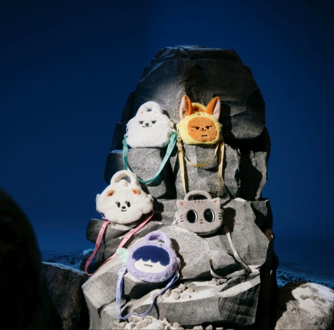 TXTプルバトゥ バムグッ クロスバッグ ボムギュ - メルカリ