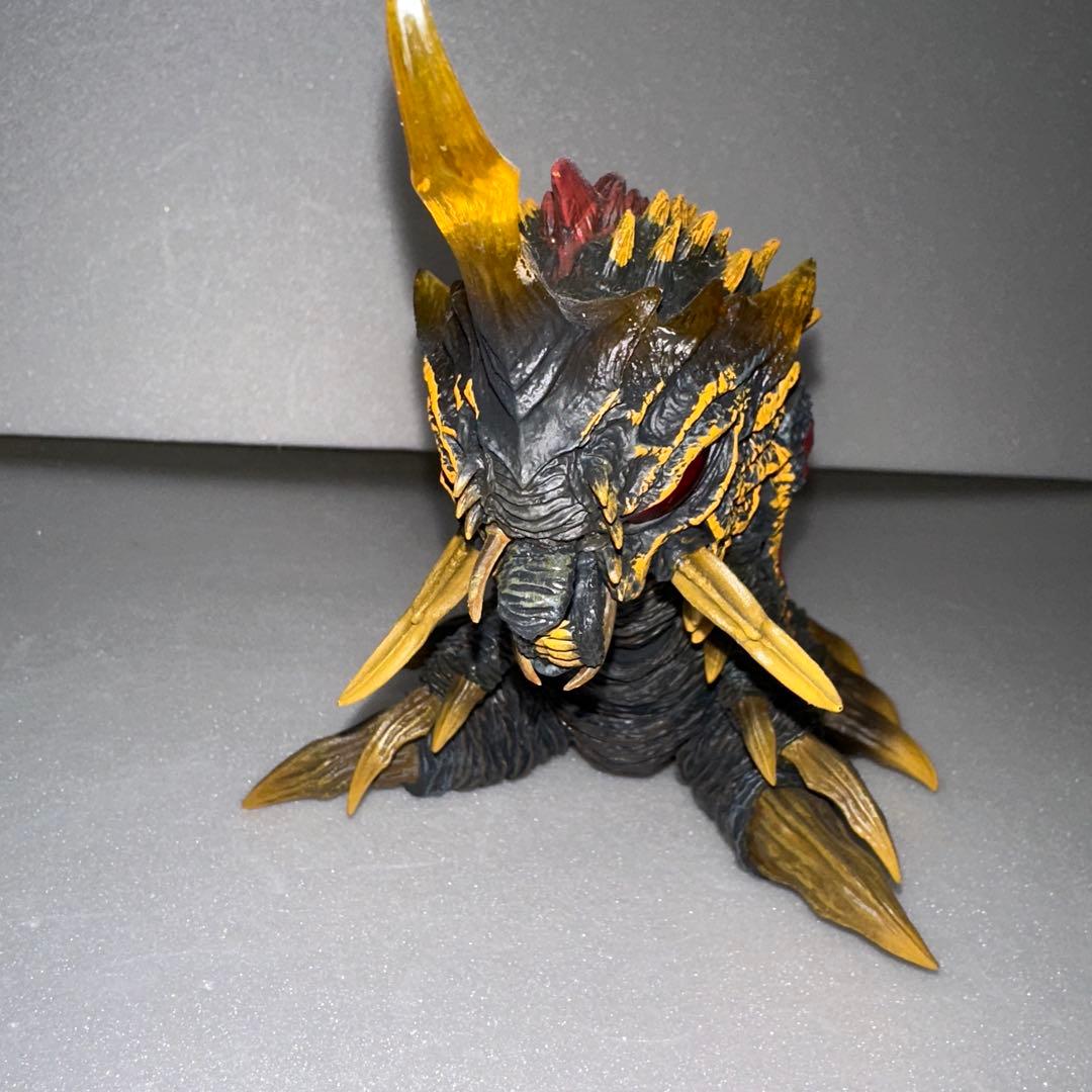 S.H.MonsterArts バトラ 幼虫 フィギュア