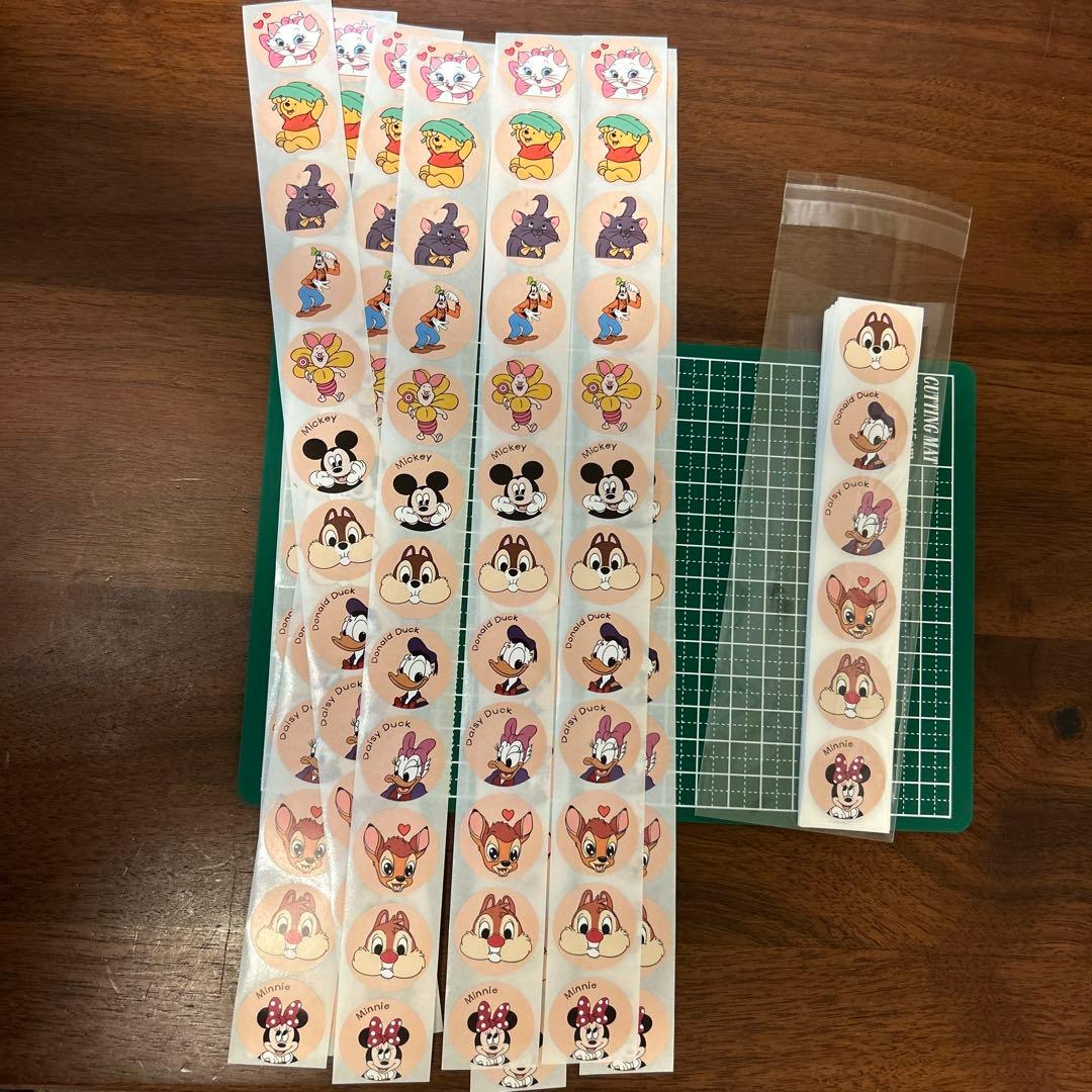 ディズニー 仲間たち ロールシール切り売り 12柄96枚 - メルカリ