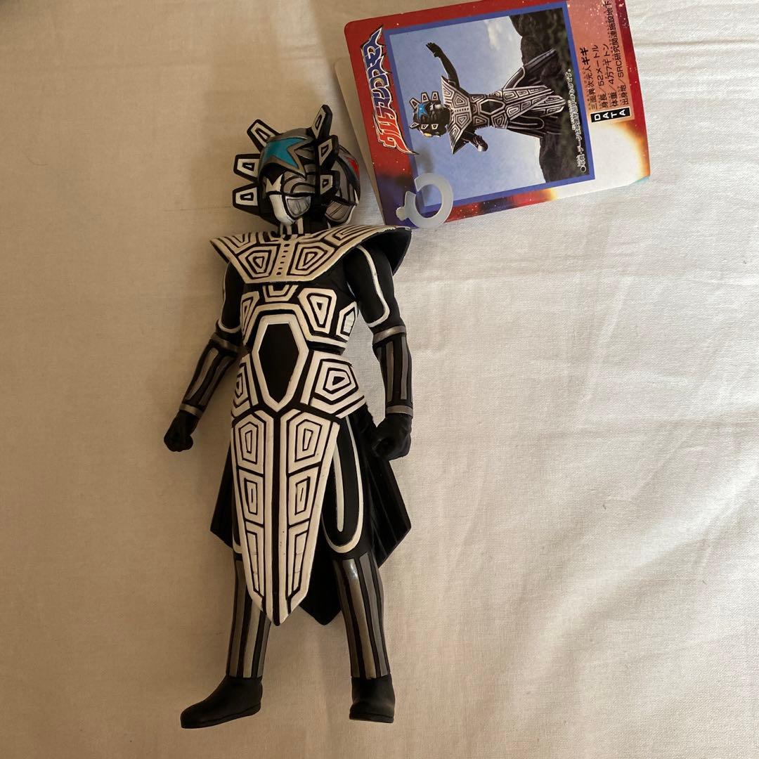 ウルトラマンコスモス三面異次元人ギギ 4体セット タグ付き - メルカリ