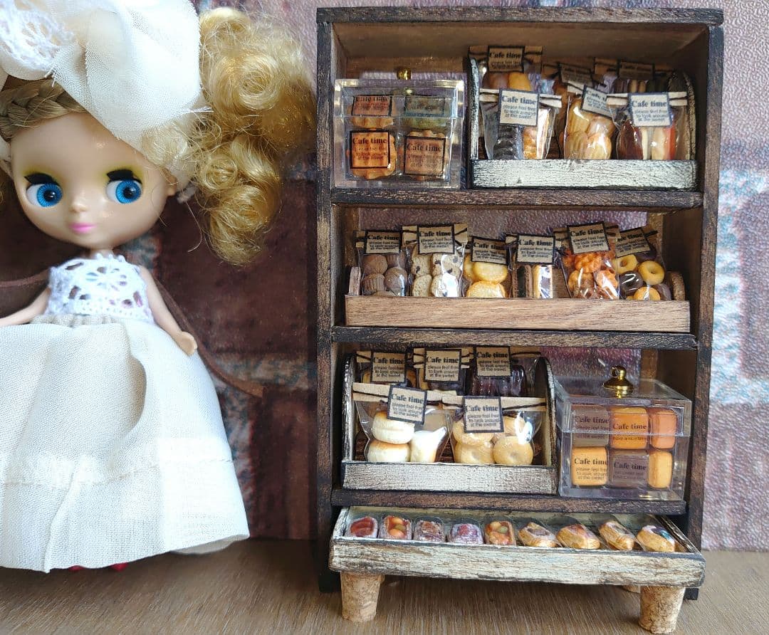 sale♡焼き菓子棚♡♡ 焼き菓子🎀】 店内入り口にある焼き菓子棚、 じっくりご覧いただいた