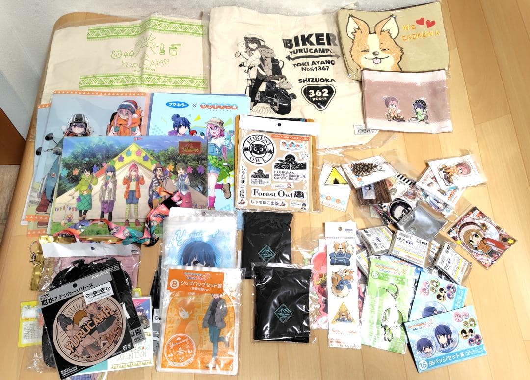 ③お買い得【ゆるキャン△】トート　アクスタ　ステッカー　キーホルダー　缶バッジ等 ゆるキャン△ SEASON3』限定缶バッジ付き「ショルダートート」はじめ