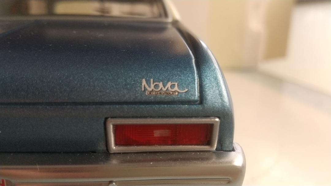 1/18 ビバリーヒルズコップ シボレー ノヴァ