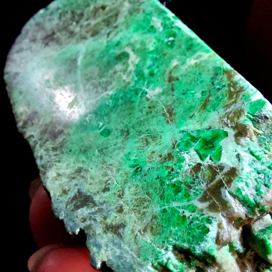 激レア 産出量少ない大きなヒスイ輝石コスモクロア モーシッシ 原石2面磨き508