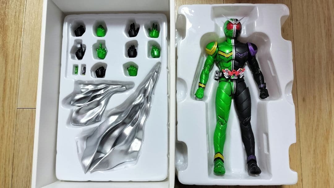 S.H.Figuarts (真骨彫製法) 仮面ライダーW & ハードボイルダー