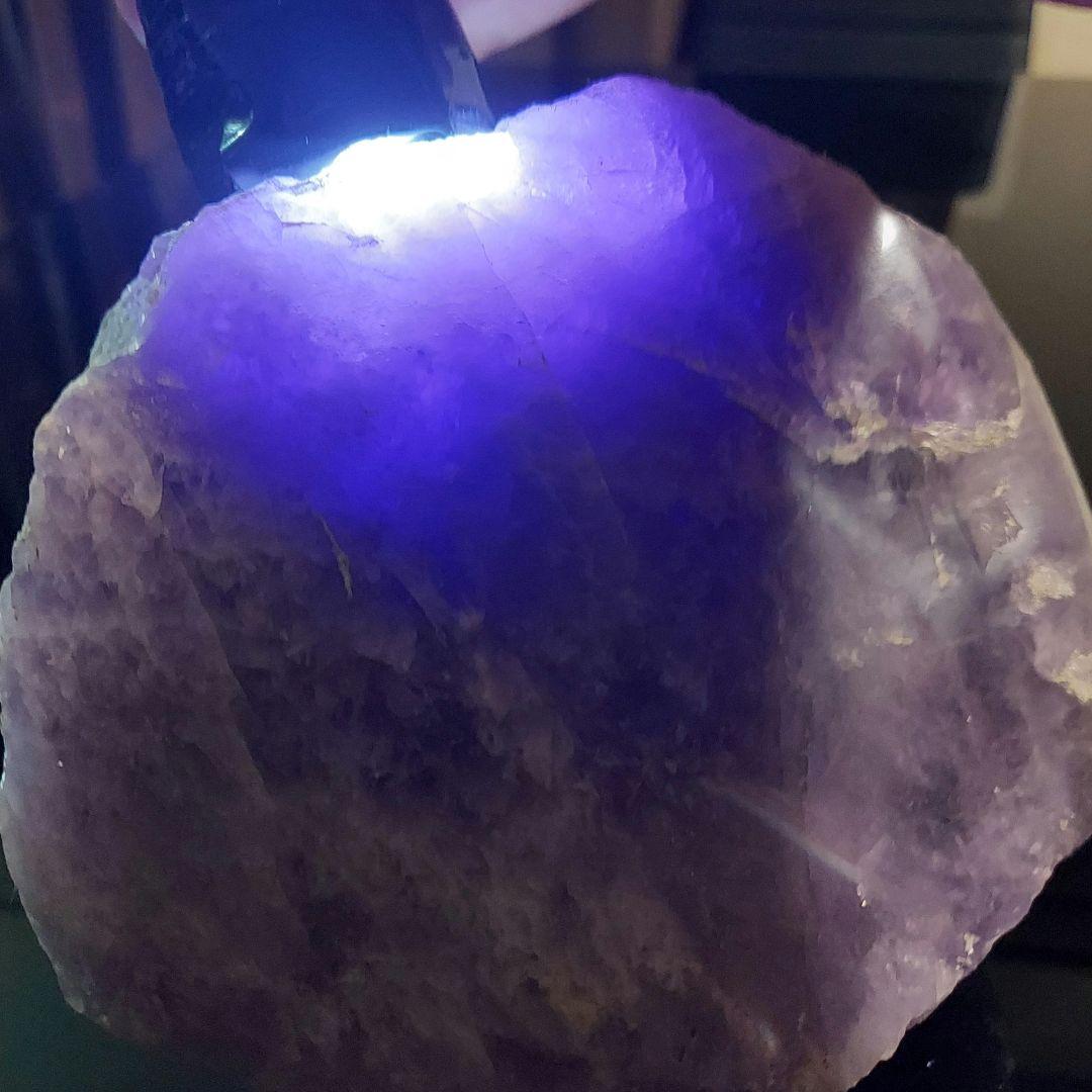 大きなラベンダーアメジスト原石 1面磨き 中々無いレアタイプ 272