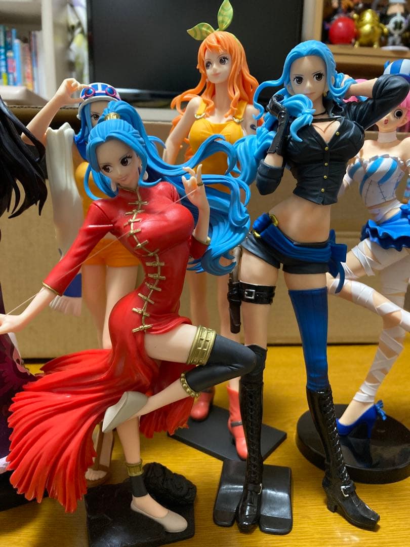 ワンピース】女性キャラGLITTER&GLAMOURS フィギュア10体セット - メルカリ