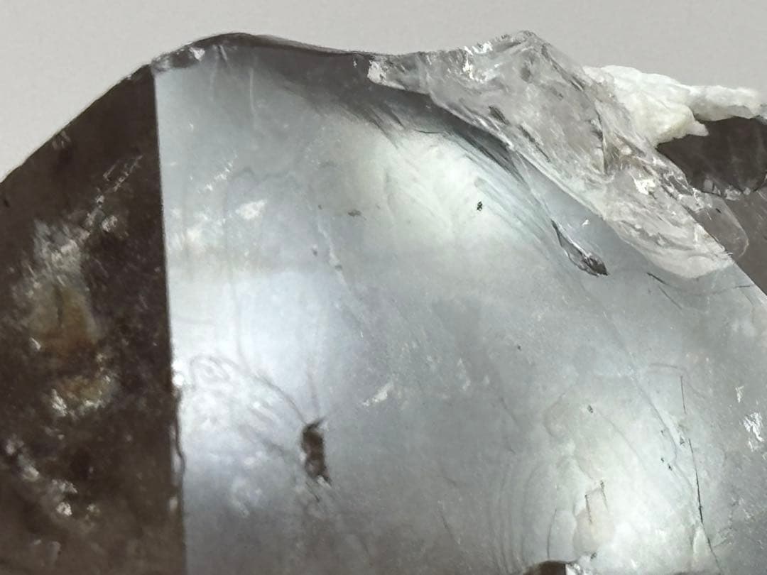 《ヒマラヤ＊スモーキークォーツ・虹だらけナチュラルポイント・二次結晶共生》