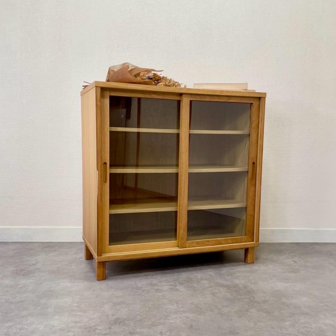廃盤 無印良品 木製キャビネット ガラス扉 オーク材 脚付き 収納 木製キャビネット・ガラス扉・オーク材 | 無印良品