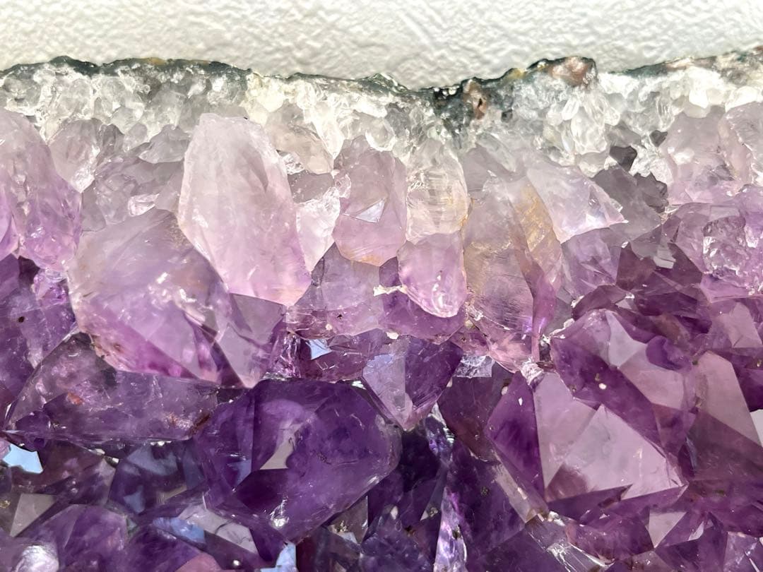 SALE✩.*˚天然石 水晶 アメジスト クラスター 原石 3.5kg 台座付き