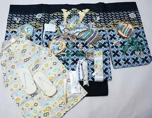 七五三 五歳 男児 羽織袴フルセット 綸子地 黒地 兜 袴変更可 NO37780 楽天市場】七五三 着物 5歳 羽織袴セット 男の子 10点フルセット