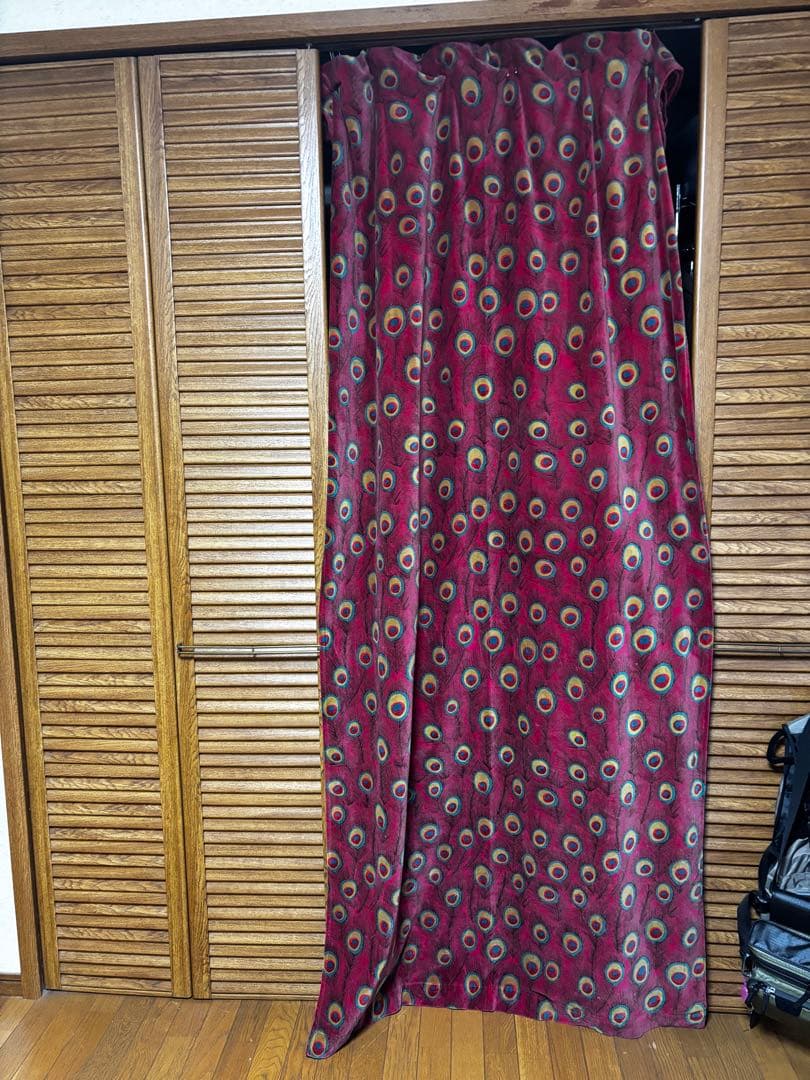 孔雀柄ピーコック　ベルベットドレープカーテン 孔雀柄ピーコック ベルベットドレープカーテン - メルカリ