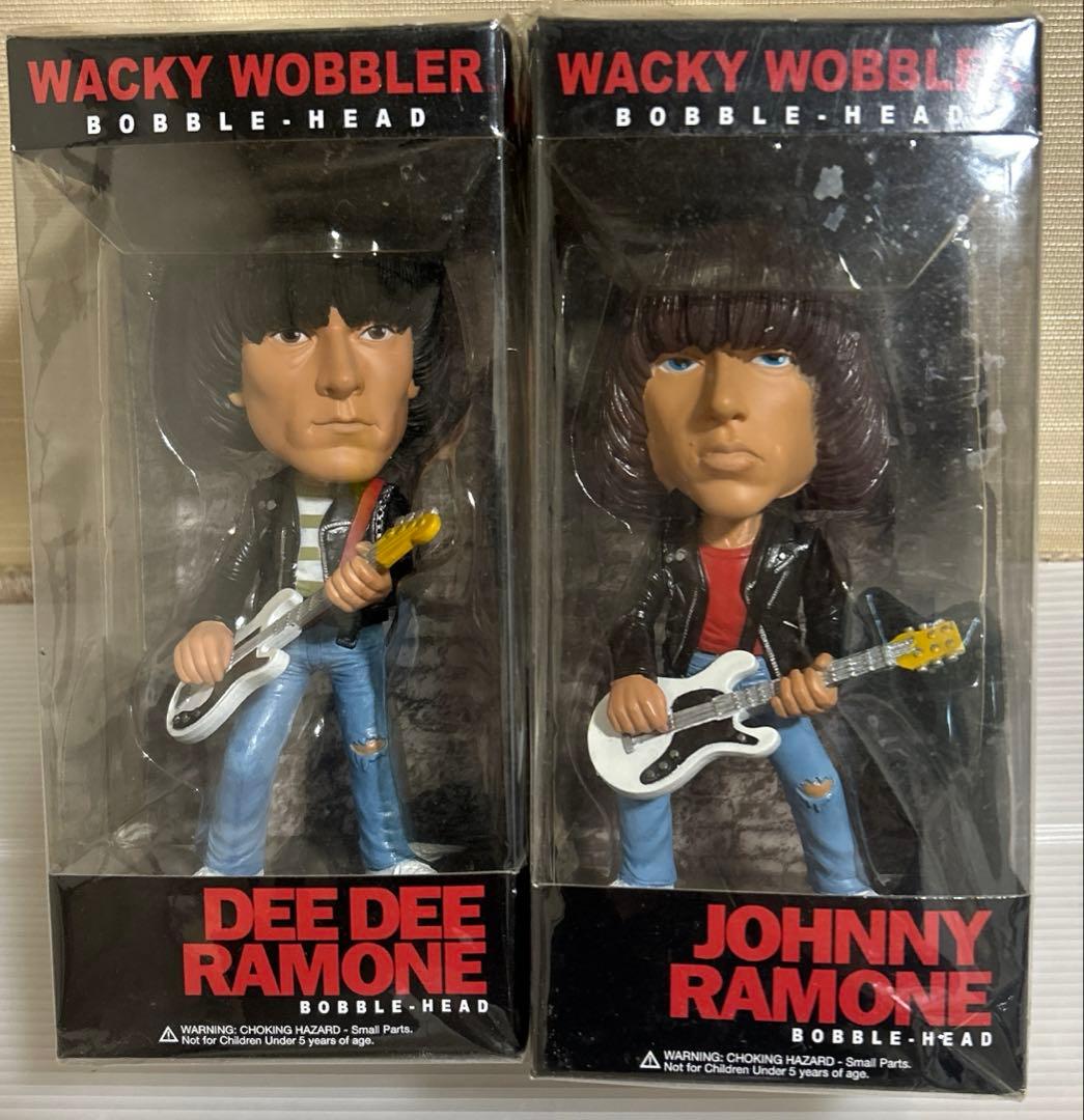 Dee Dee & Johnny ramonesボブルヘッド人形セット NEW Ramones Collectible 2010 Funko Dee Dee & Johnny Wacky Wobbler