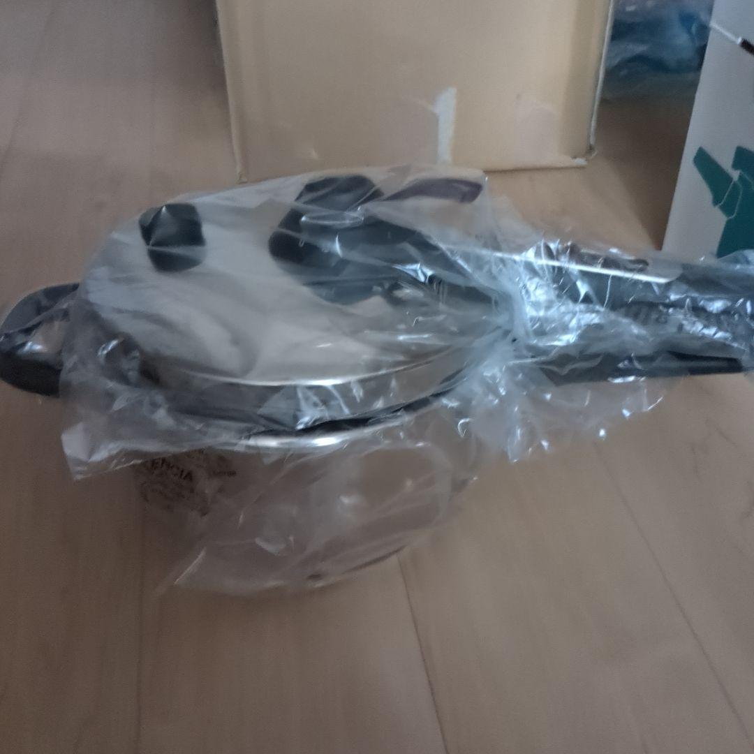 （290)タッパウェア圧力鍋　4.5L 箱入り未使用　説明必読