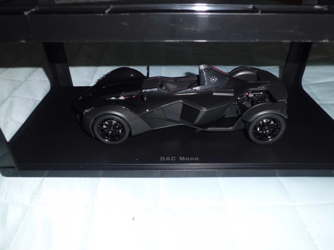 【現状品】オートアート1/18 BAC Mono ブラックメタリック オートアート AUTOart ミニカー BAC MONO ビーエーシー モノ 1：18