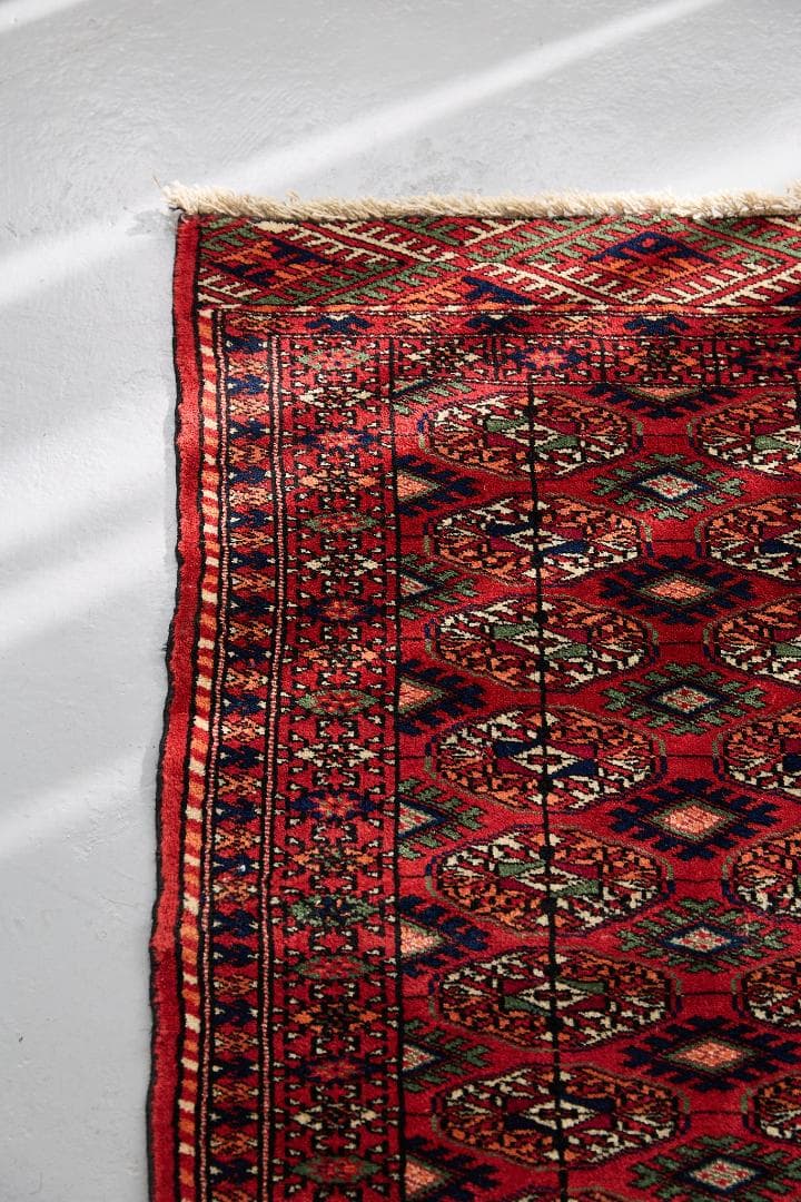 ヴィンテージラグ トライバルラグ ラホール産（121×63cm）赤 緑 黒 橙