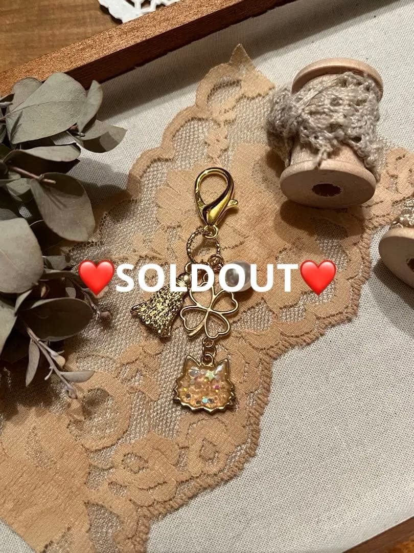 ＊ハンドメイド＊きらきらレジンニャンコ♡マスク・ファスナー・バッグチャーム① お馬さんのきらきらバッグチャーム | iichi 日々の暮らしを心地よく