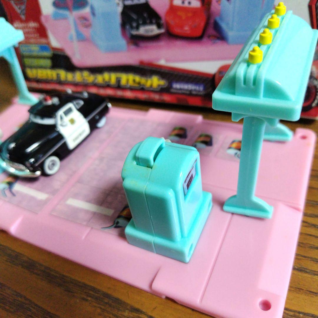 トミカ カーズV8カフェ&シェリフセット - メルカリ