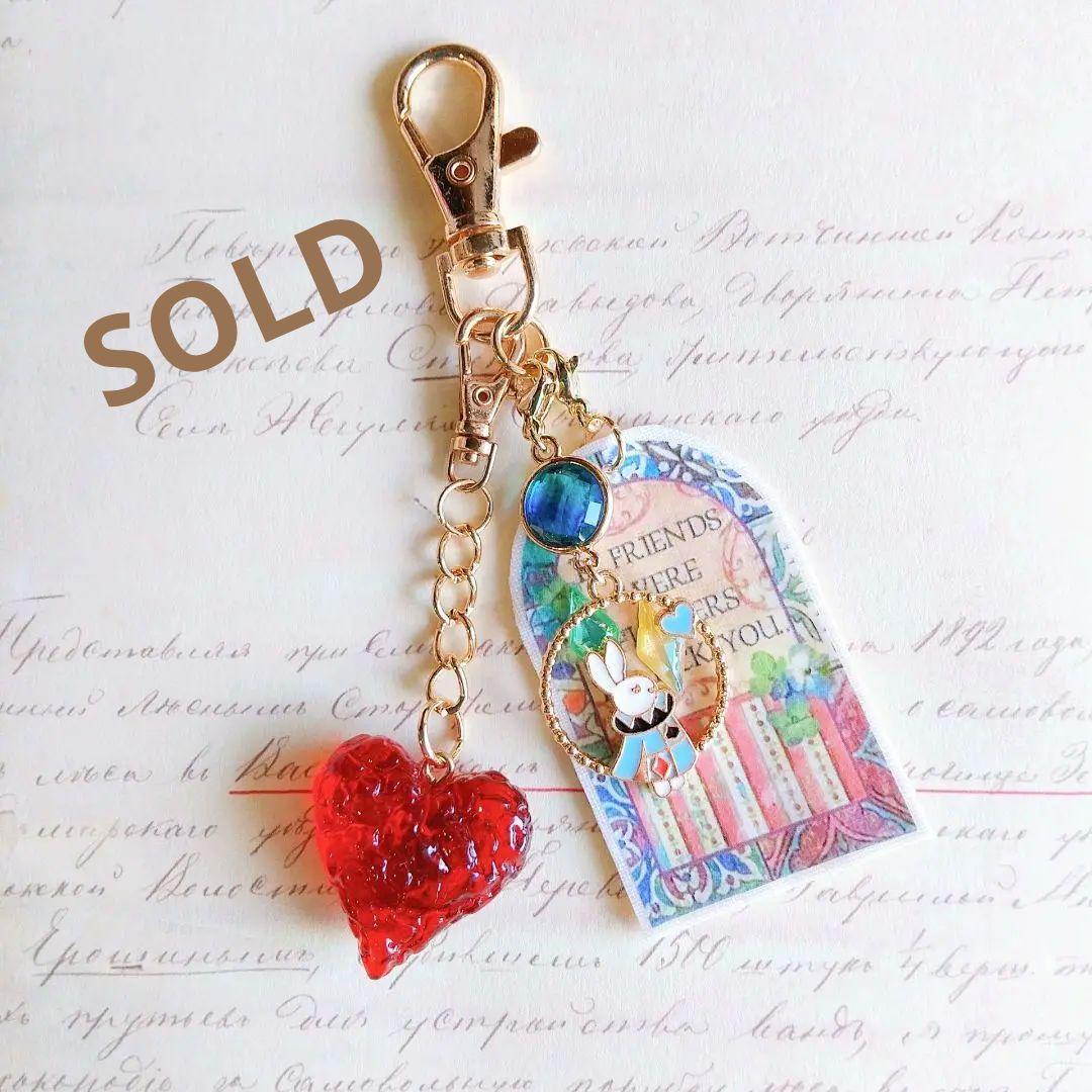 SOLD◆ハンドメイド キーホルダー バッグチャーム ウサギ デコパージュハート ⋆⸜𝐧𝐞𝐰⸝⋆*ひょっこりうさぎちゃん🐰のハート♥️シャカシャカ