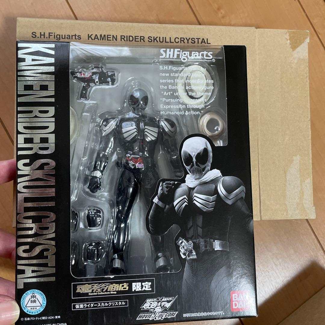 S.H.Figuarts仮面ライダースカル2体セット仮面ライダーＷ S.H.Figuarts（真骨彫製法） 仮面ライダーW サイクロンスカル」とBlu