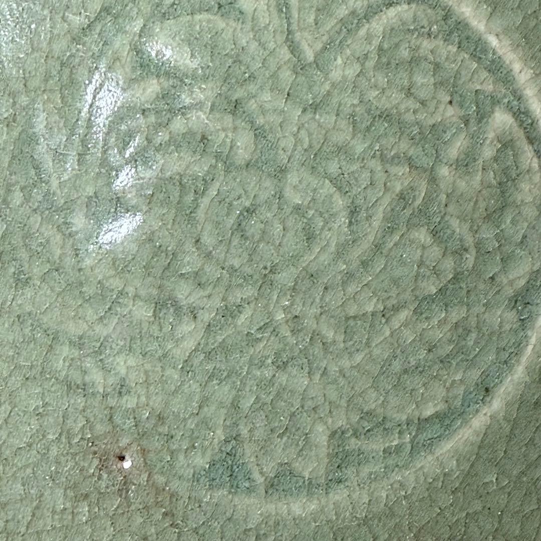 古伊万里　古波佐見　青磁陽刻大皿　共箱　1700年前後　美しい貫入　35.9cm