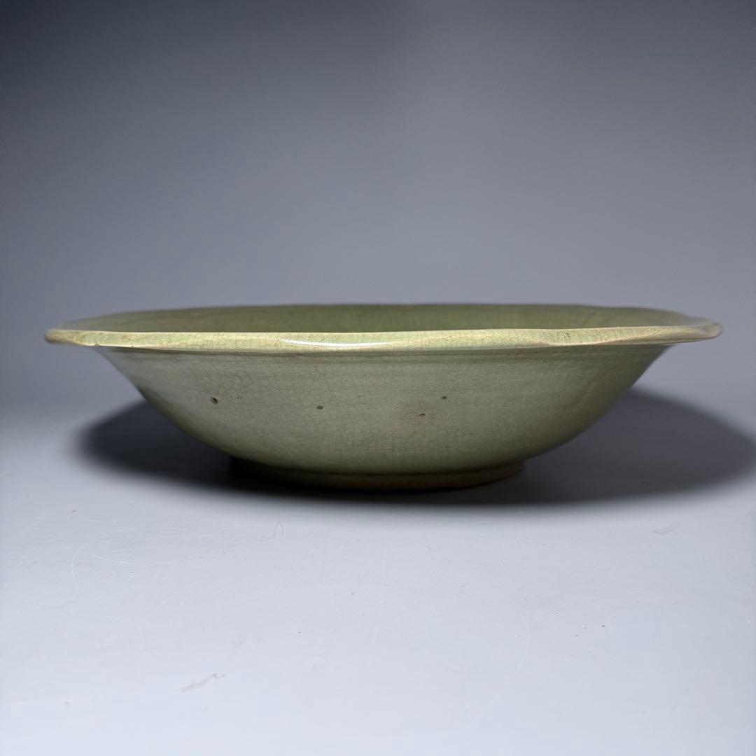 古伊万里　古波佐見　青磁陽刻大皿　共箱　1700年前後　美しい貫入　35.9cm