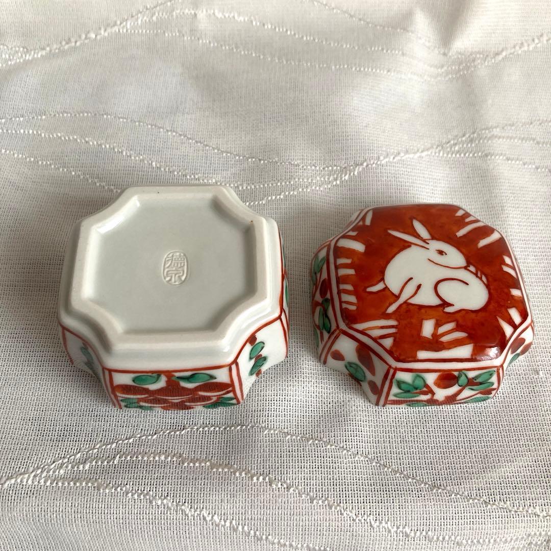 新品未使用】香合 赤絵 卯 入角 徳泉窯 西村徳泉 - メルカリ