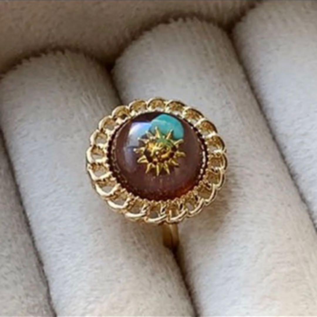 ターコイズとアバロンシェルを閉じ込めた　太陽のリング　コーヒーブラウン かすかに青みを含んだ 奥行きのあるモスグリーン 鉱物と宝石のあいだの