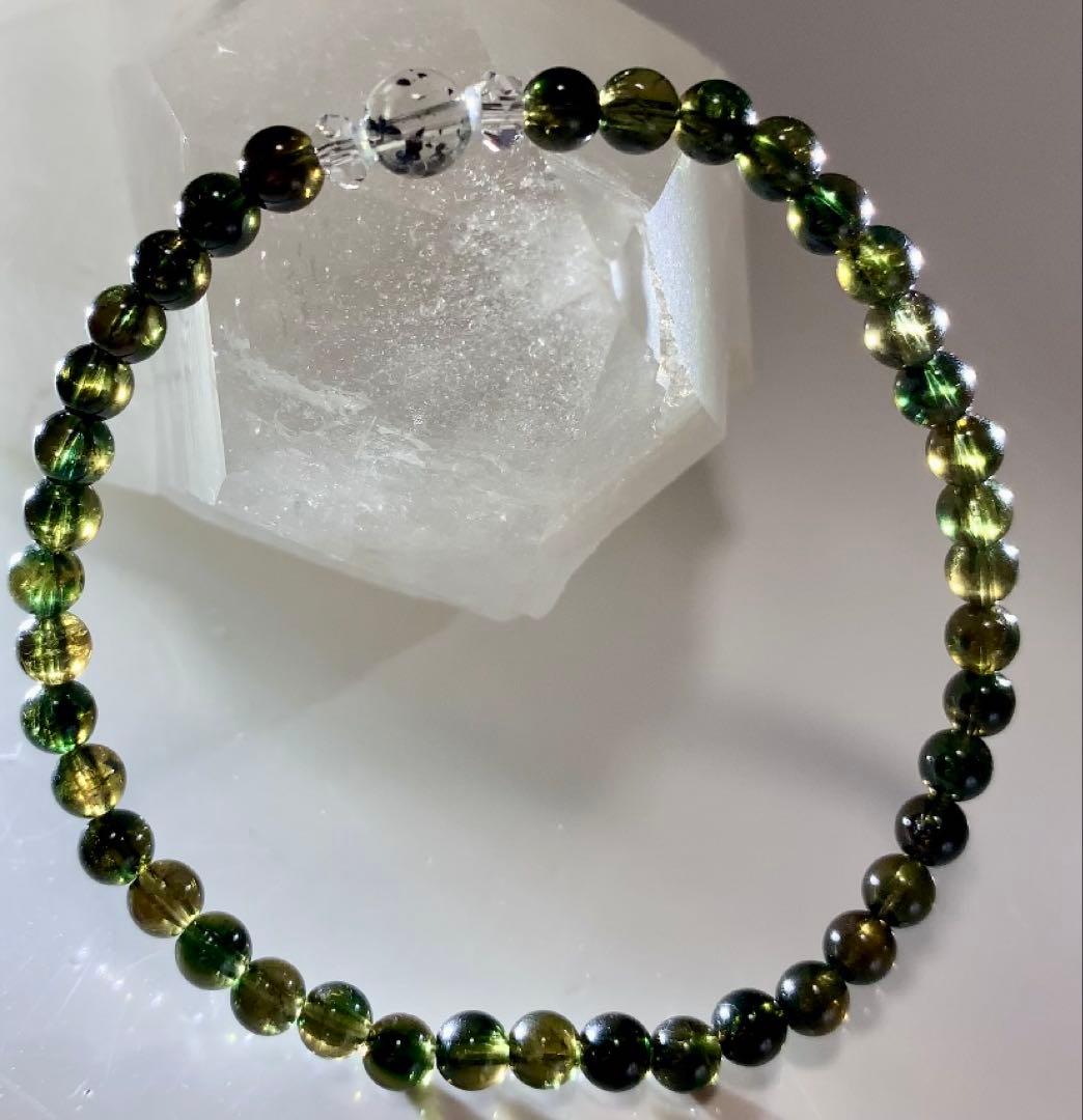 人気を集めるパワー❣️宝石質　コーネルピン　ヘマタイトインクォーツ　ブレスレット トップクォリティ] ヘマタイトインクォーツブレスレット/板状結晶（約