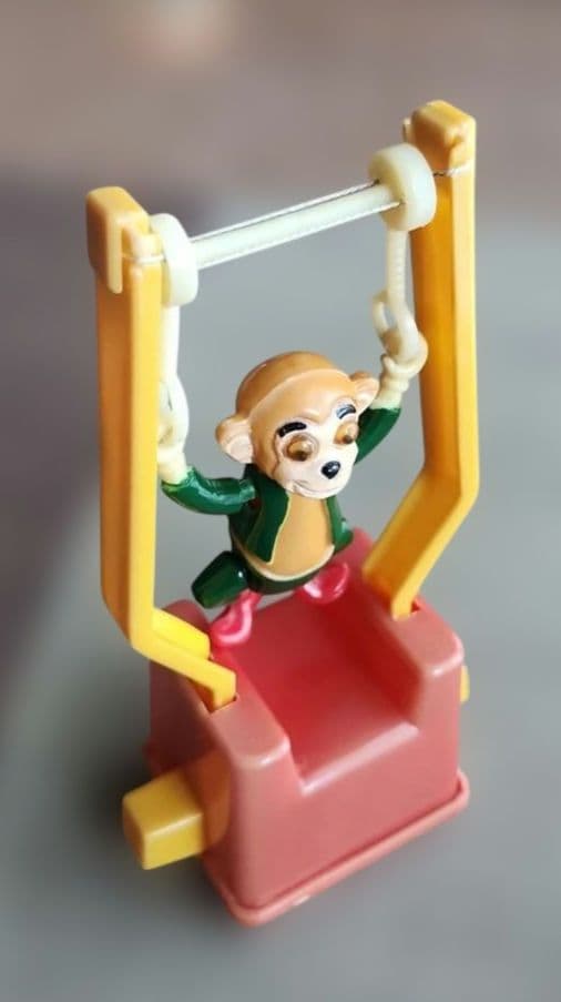 昭和レトロ 玩具 おもちゃ セルロイド 猿 鉄棒 人形 - メルカリ