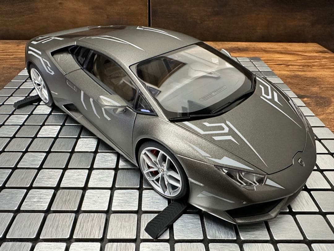 カスタム】オートアート 1/18 ランボルギーニ ウラカン マットグレー