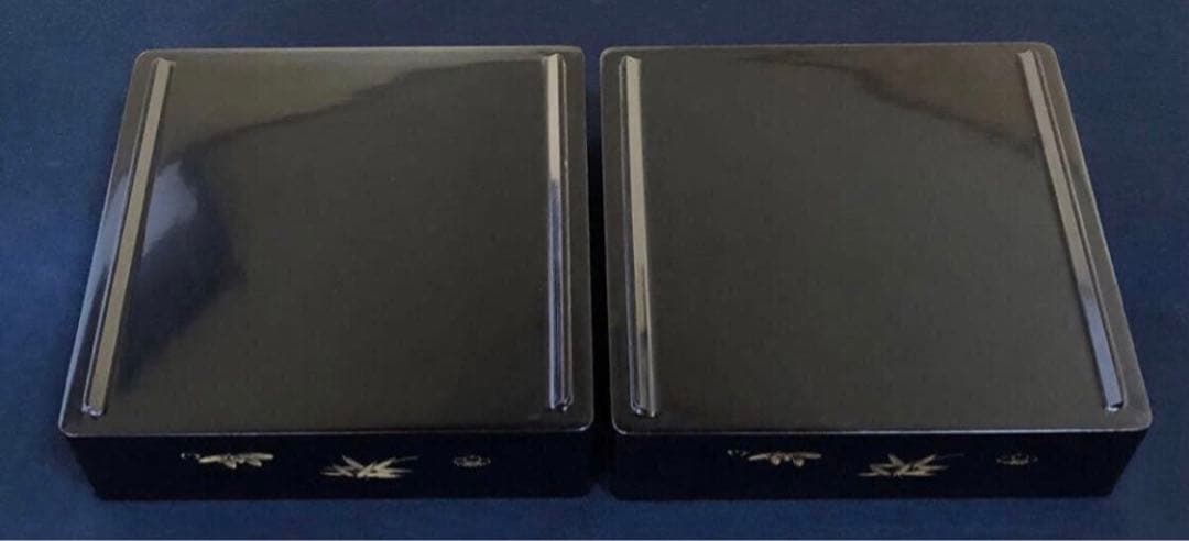 《レ》黒内朱 沈金図 二段重 替蓋 重台付 木製漆器 木箱251113え1