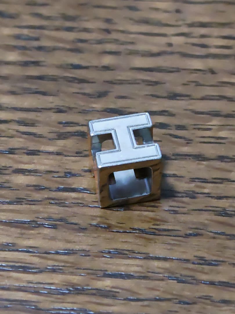 HERMES エルメス オレンジ色のHモチーフ ネックレス