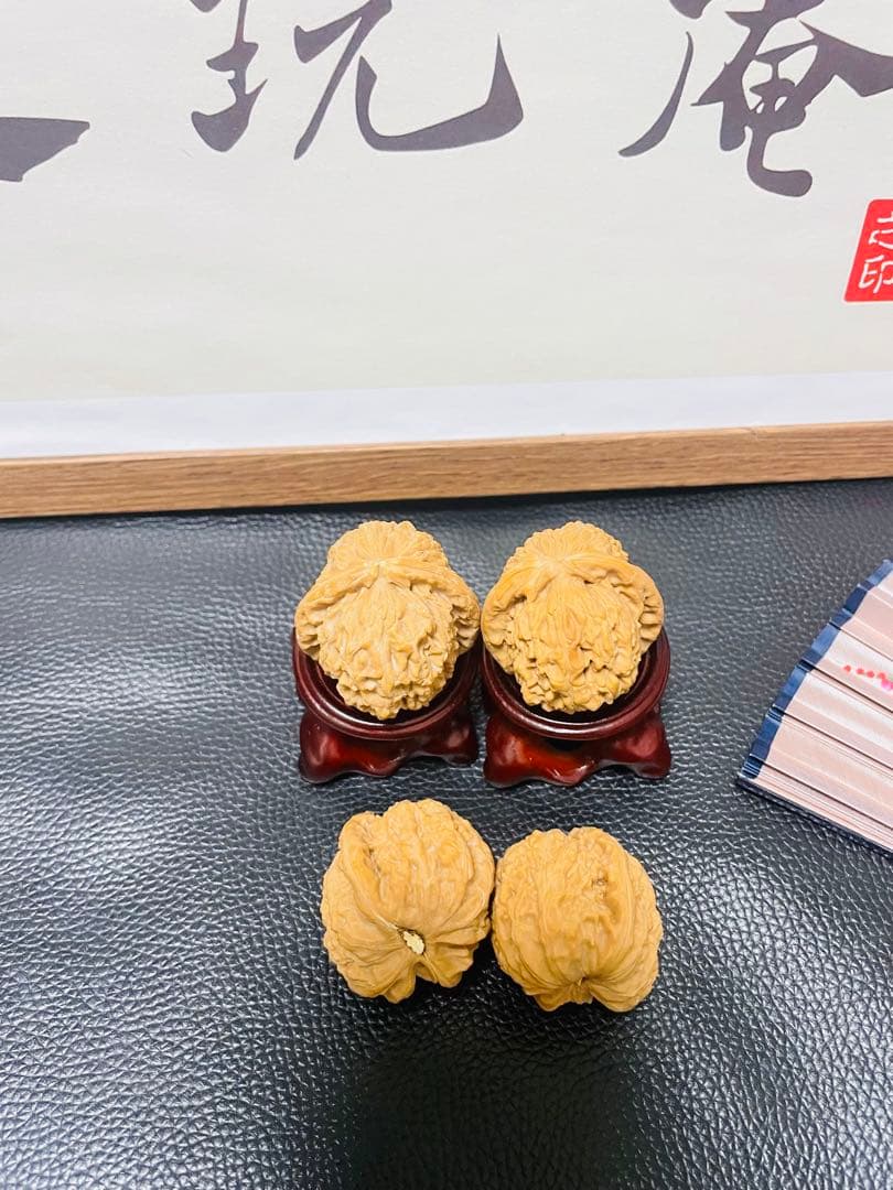 No.389 遊ぶクルミ 文玩核桃 三角白狮子头核桃 (おまけ1ペア付き