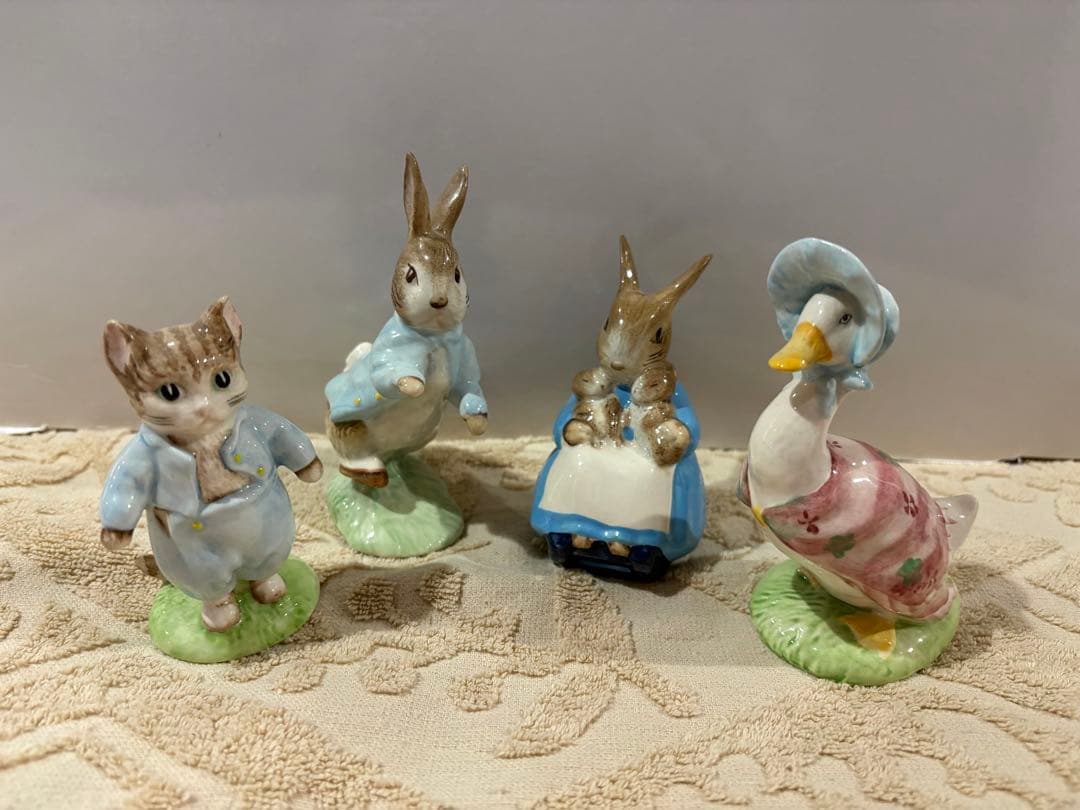 ロイヤルアルバート　ピーターラビット　置物　ジマイマ　トム　ミセスラビット ピーターラビット ジマイマときつねの紳士 ロイヤルアルバート