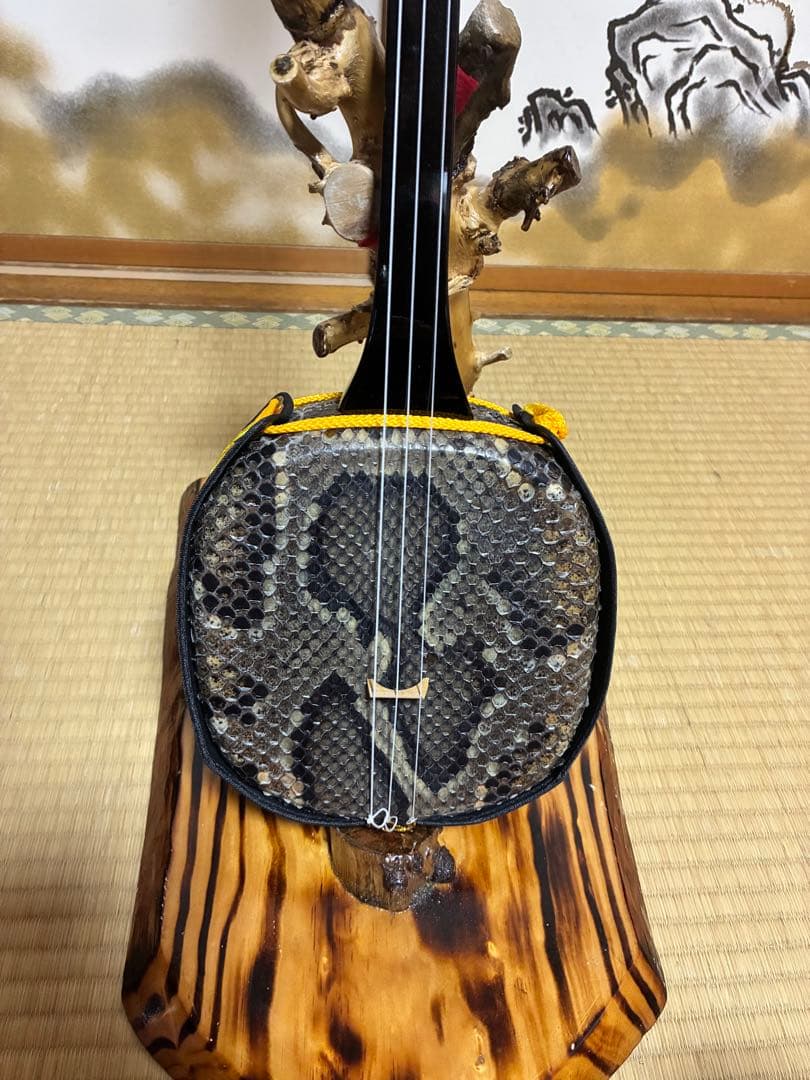 沖縄三線！貴重！知念大工型！本張り【一枚張り】 - メルカリ