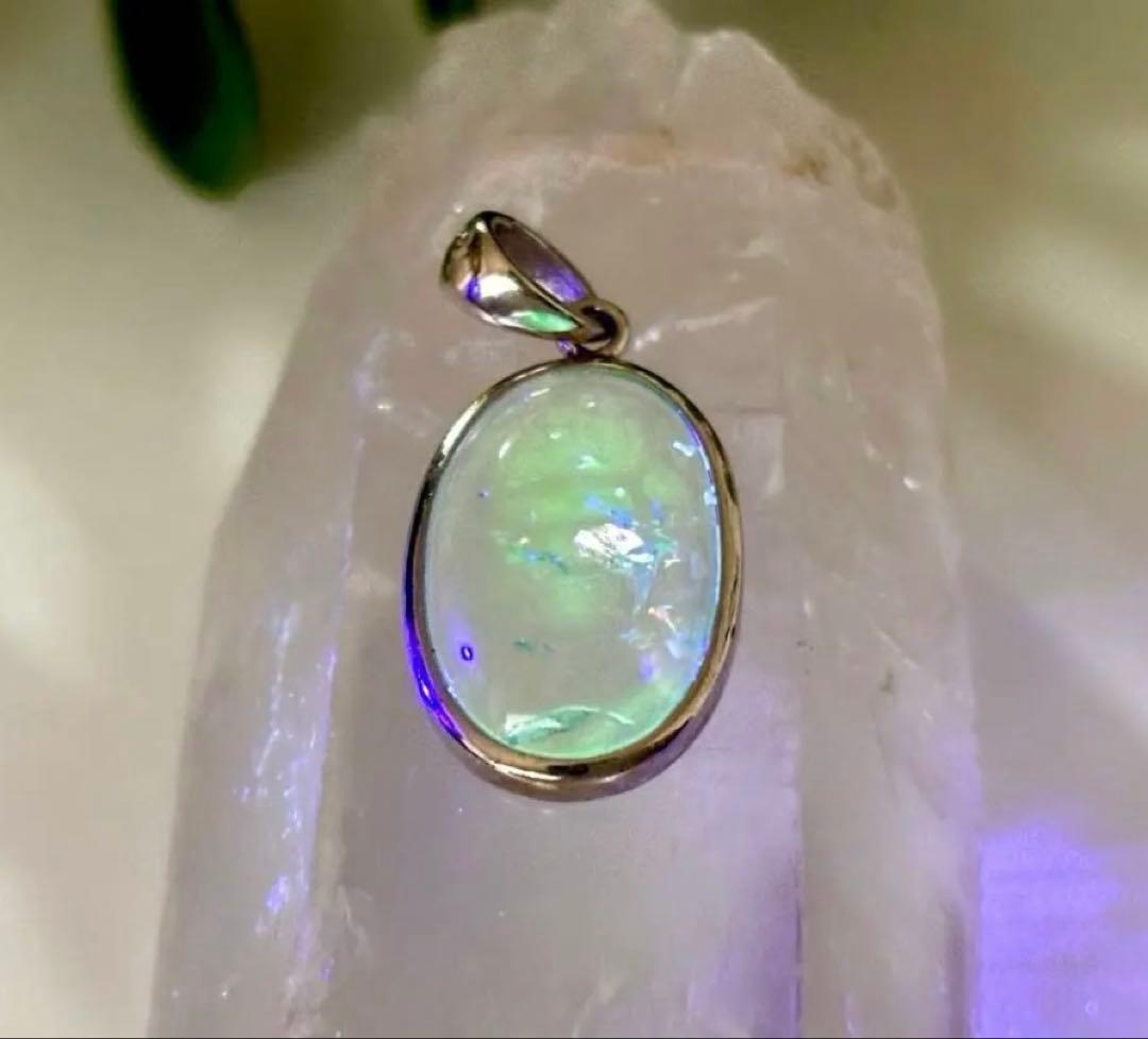 究極品質　オパール最高峰の希少価値　エメラルドグリーンハイアライトオパールのPT ハイアライトオパール | 株式会社おたぎり
