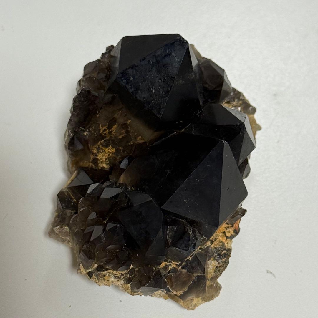 黒水晶 モリオン クラスター 漆黒 コンゴ産 原石 天然石 魔除け - メルカリ