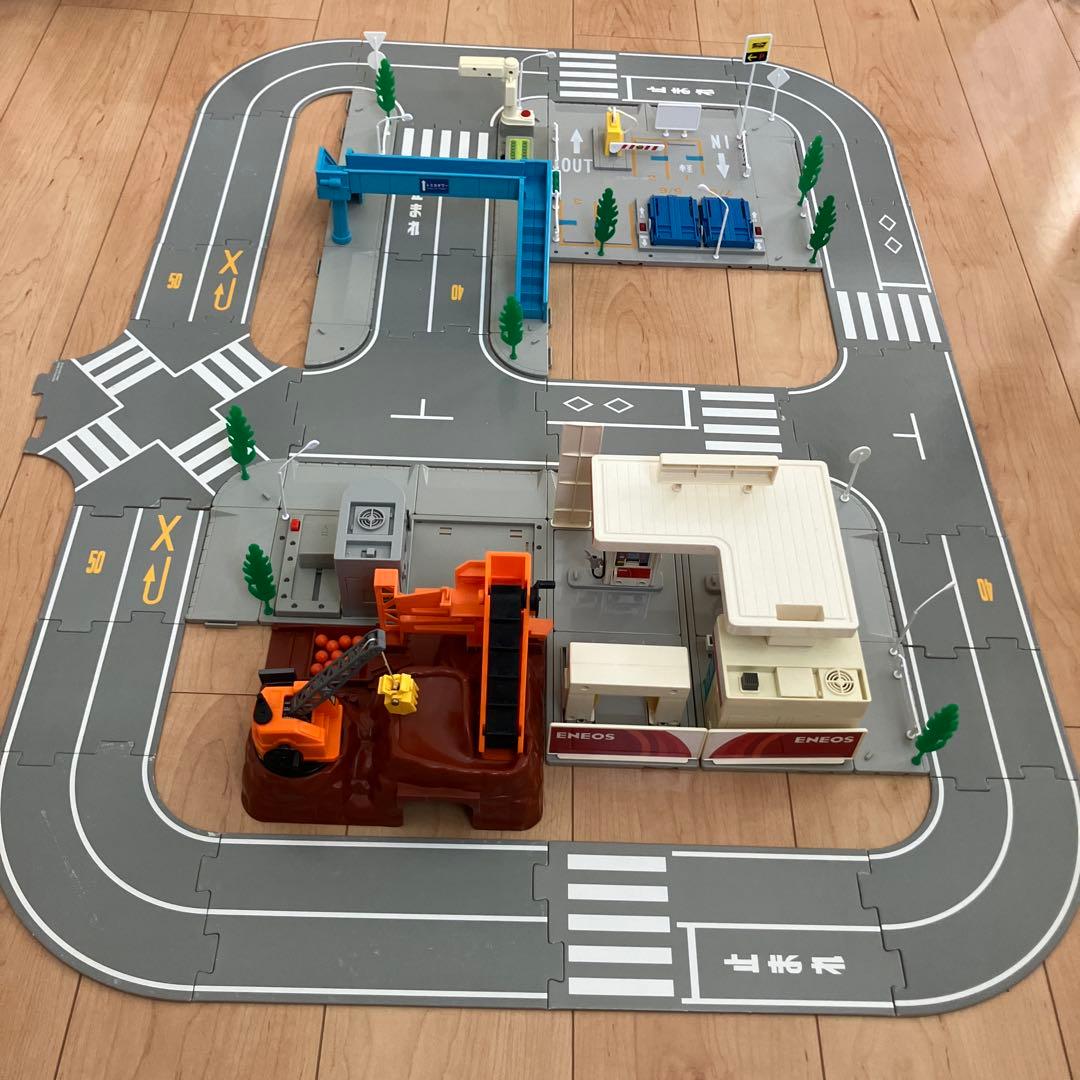 トミカタウン エネオス 交番 駐車場 信号機 歩道橋 つながる道路 工事