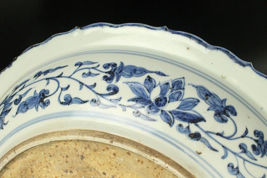 中国美術 青花 纏枝蓮花紋 折口盤(A684) - メルカリ
