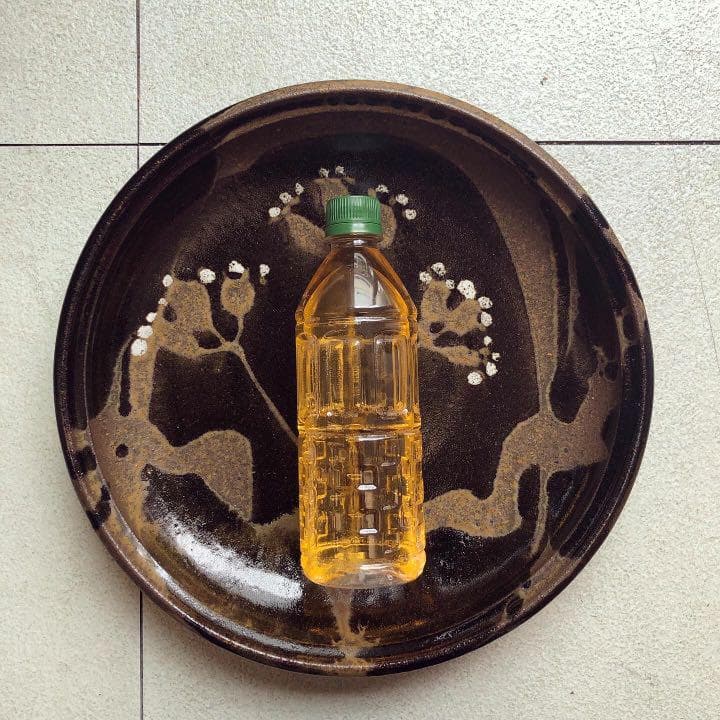 食器】黒地にお花の大皿 陶器 プレート 和風 食事