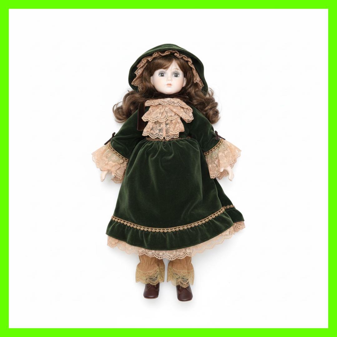 緑のベルベットドレスの人形 - メルカリ