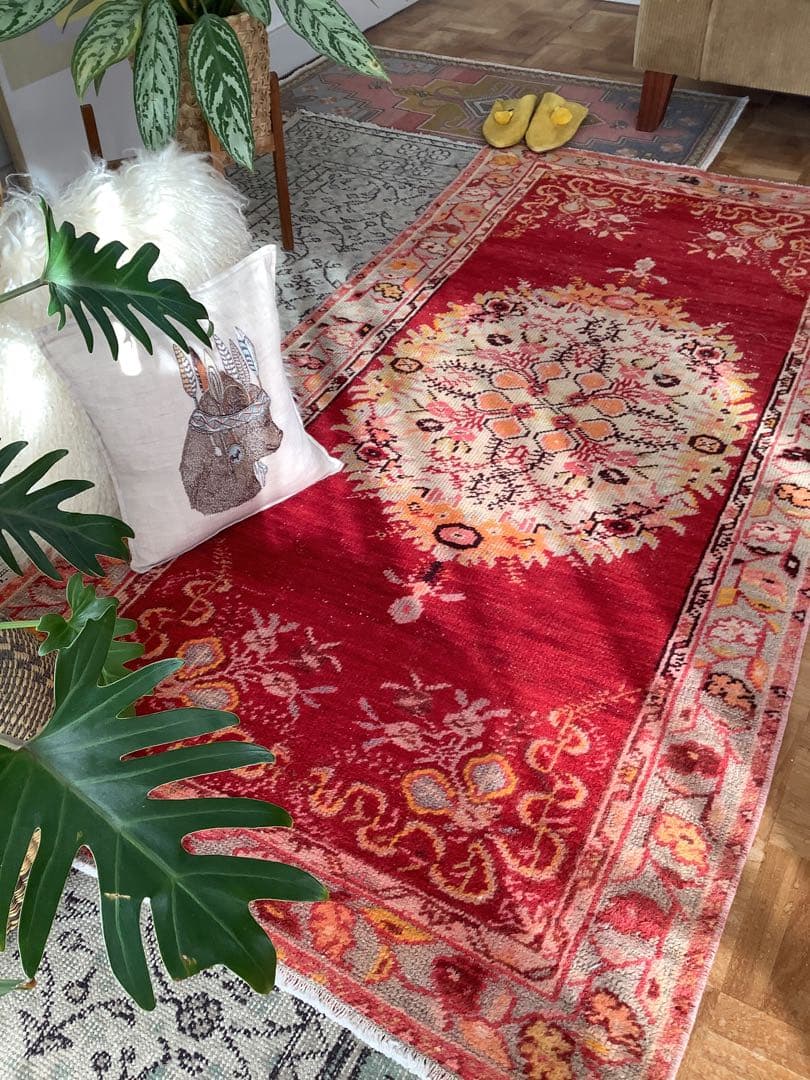 ✧憧れのギュネイ/red✧1970年代 トルコ・ヴィンテージラグ トライバルラグ