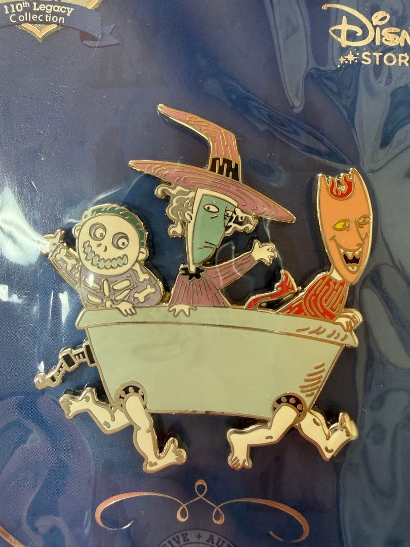 ナイトメア・ビフォア・クリスマス 110周年レガシーピンバッジ - メルカリ