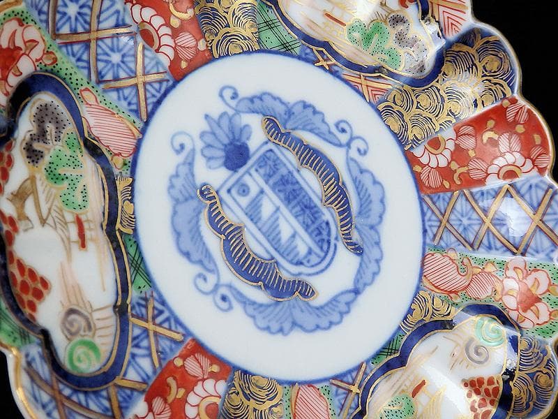 大聖寺伊万里 金襴手 輪花形 紋章の図 5寸皿 D174AS-fbda - メルカリ